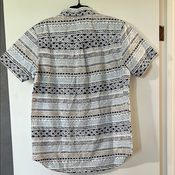 Black and White Geometric Casual Button Down Shirt - Picture 6 of 7